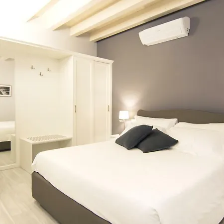 La Quadra - In With Daily Housekeeping Apartment