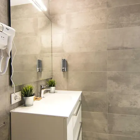 Apartment La Quadra - In With Daily Housekeeping
