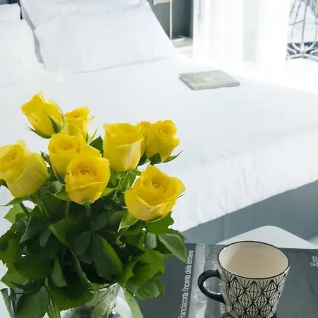 La Quadra - In With Daily Housekeeping