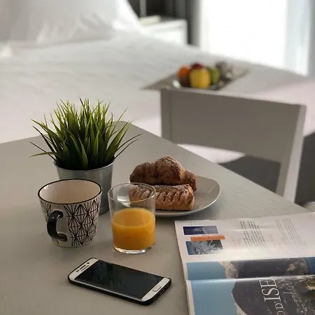 La Quadra - In With Daily Housekeeping *