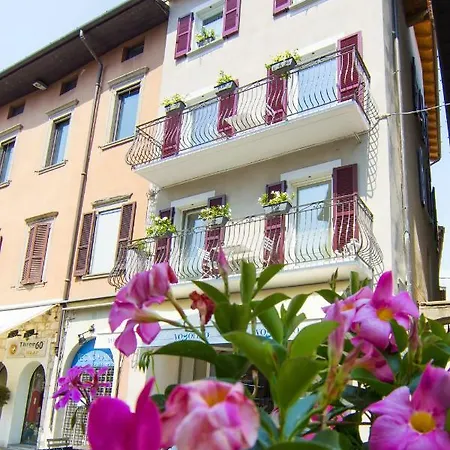شقة La Quadra - The Super In Iseo, With Daily Housekeeping Included! *